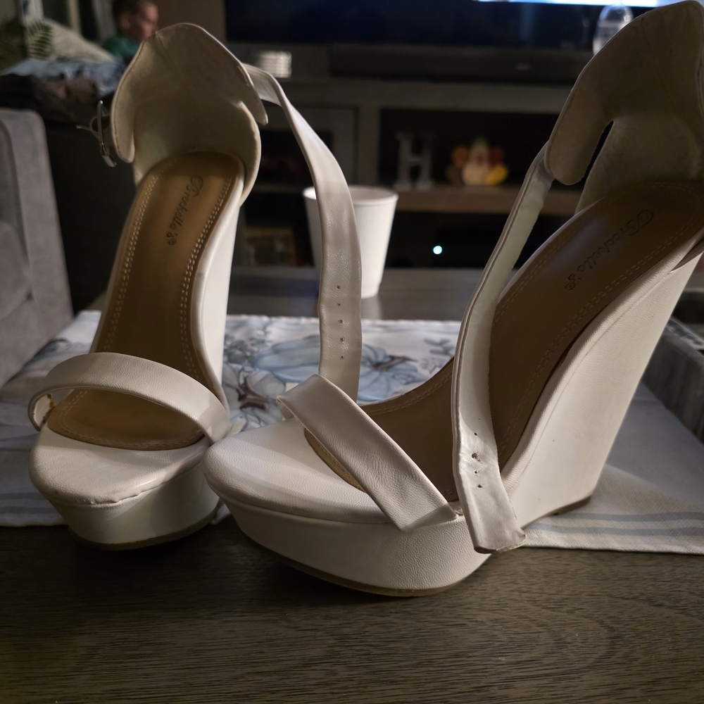 Breckelles White Wedge Sandals